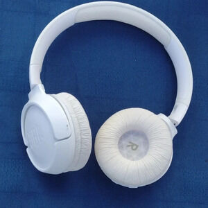 JBL Wireless Bluetooth Headphones NWOT